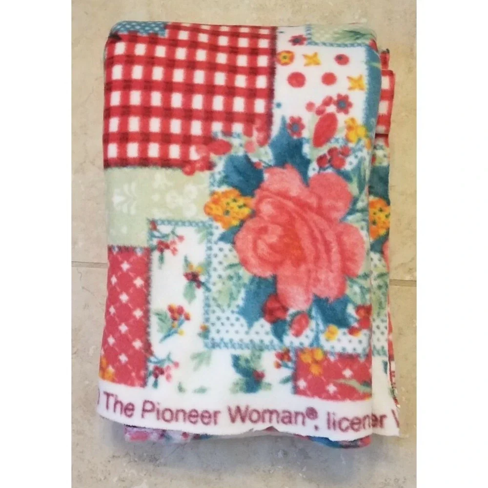 The Pioneer Woman Cheerful Rose Patchwork Fleece Fabric 2yards Blanket Throw NEW